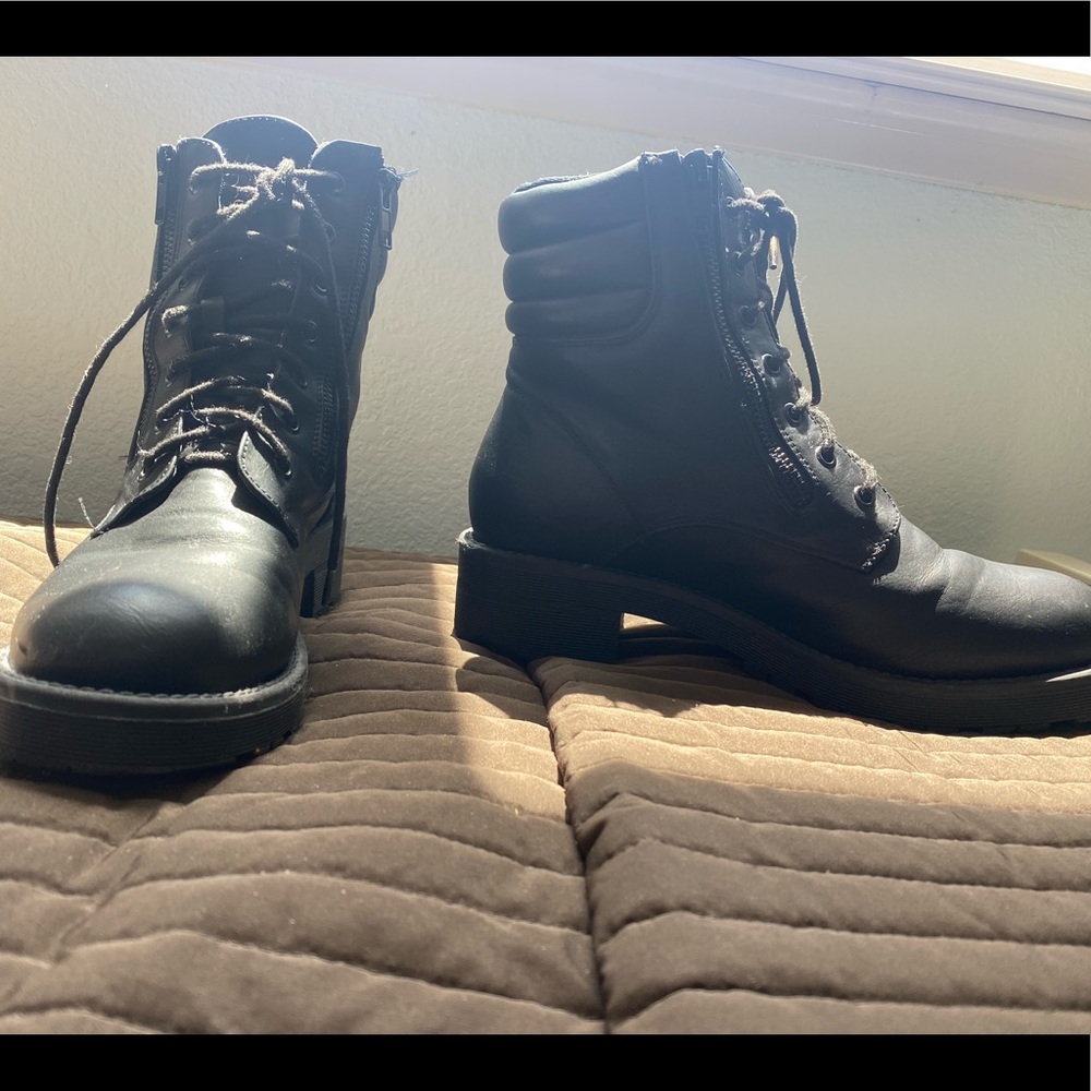 Zip up/tie Women’s Combat Boot